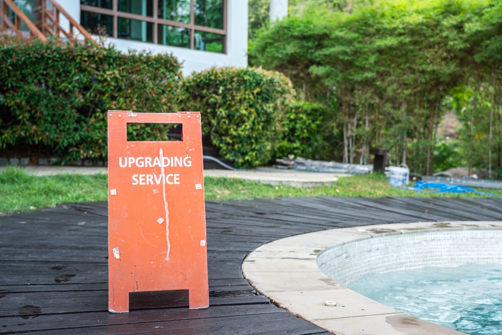 Unsafe hotel pool area representing a potential hotel accident claim in Las Vegas